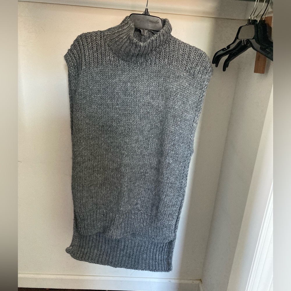Gray Turtleneck Sweater Vest mango 4